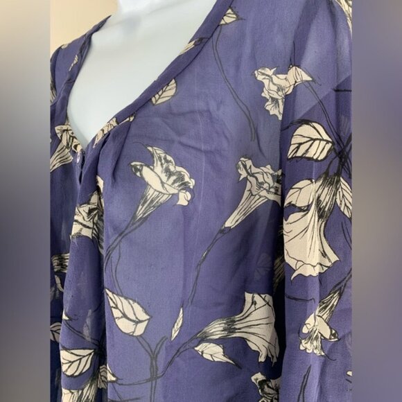 Aritzia Babaton Floral Blouse 3/4 length sleeve top buttons Purple Size Medium - Picture 10 of 16